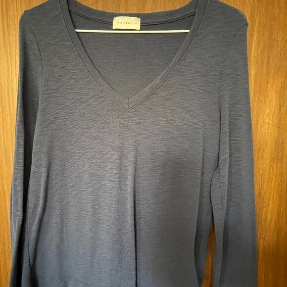 Soft, navy v-neck sweater - Picture 1 of 1